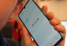 Jak zaznamenat telefonní hovor na zařízení iPhone nebo Android